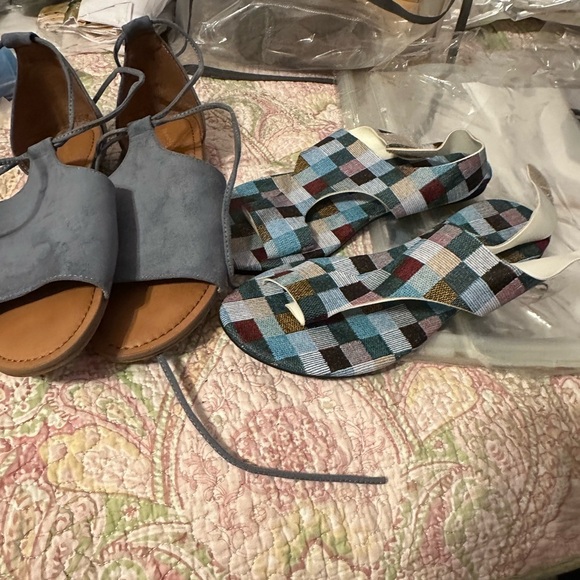 Universal Thread Shoes - Stylish Women's Blue and Multicolor Sandals